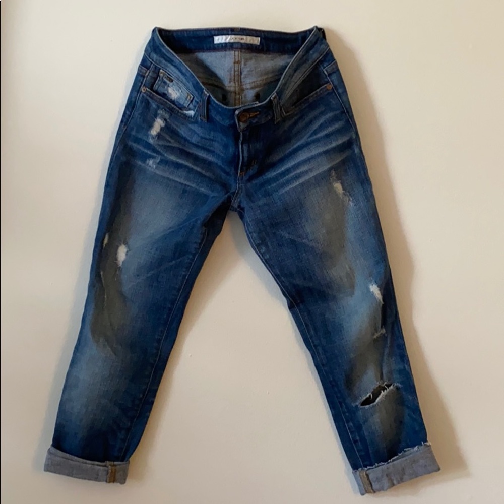 Joe’s Jeans Women 26 Chelsea fit holes ripped